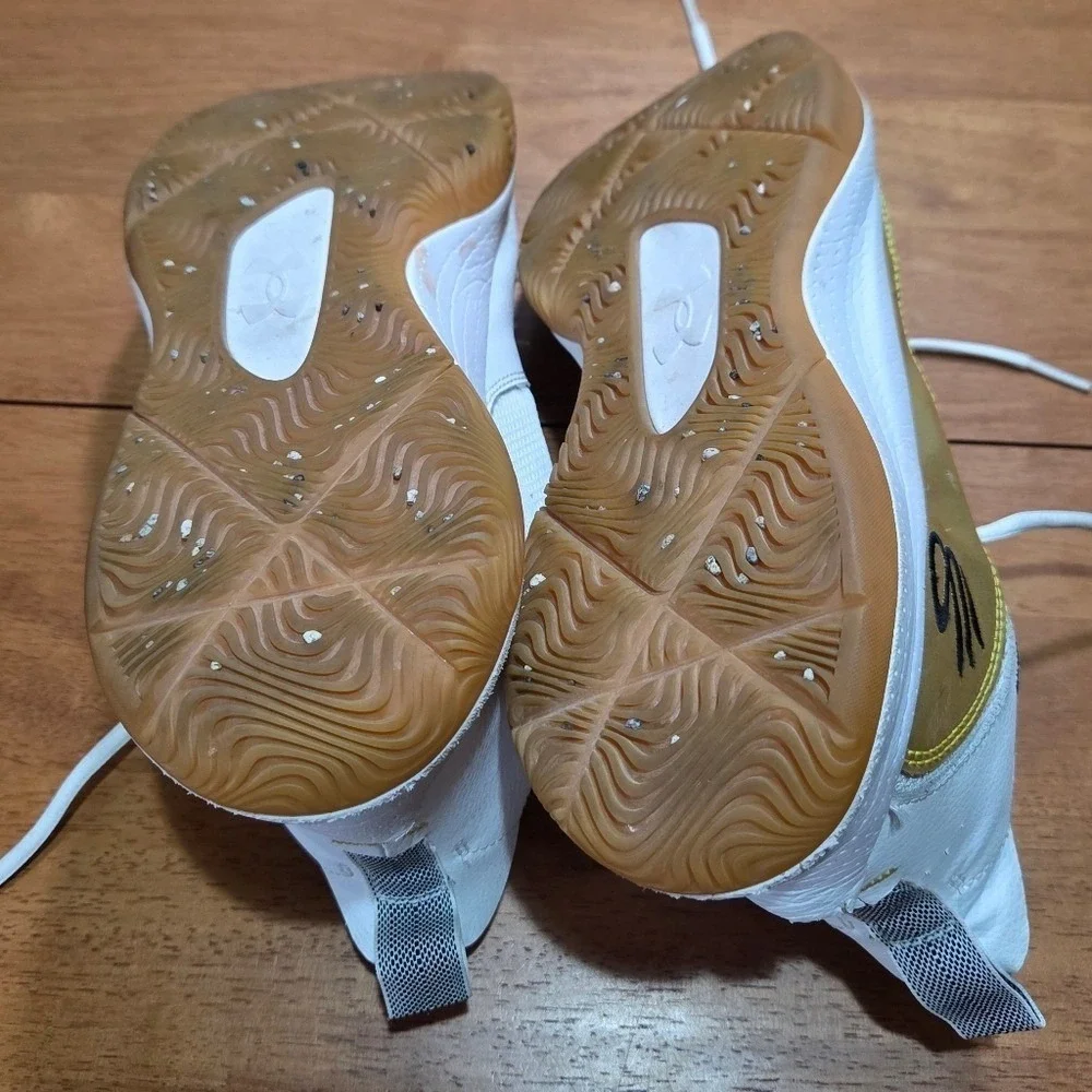 Stephen Curry Under Armour Curry Shoes White Gold Men's‎ 9 | Charity Listing